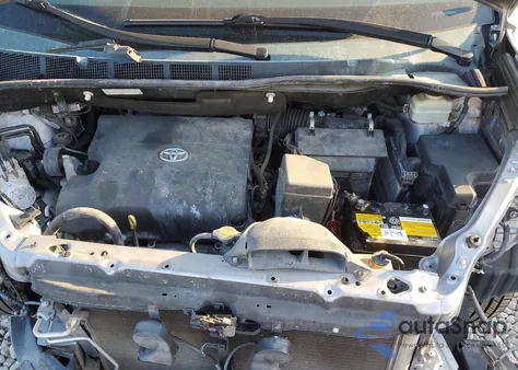 2015 Toyota Sienna Le z USA, uszkodzony, nr VIN 5TDKK3DC0FS557005